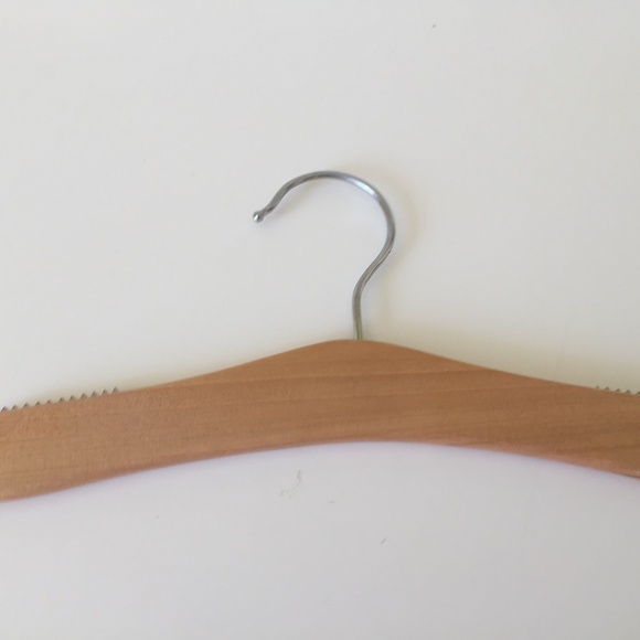 6 Baby Clothes Hangers, 10 inches, wood - Picture 2 of 2